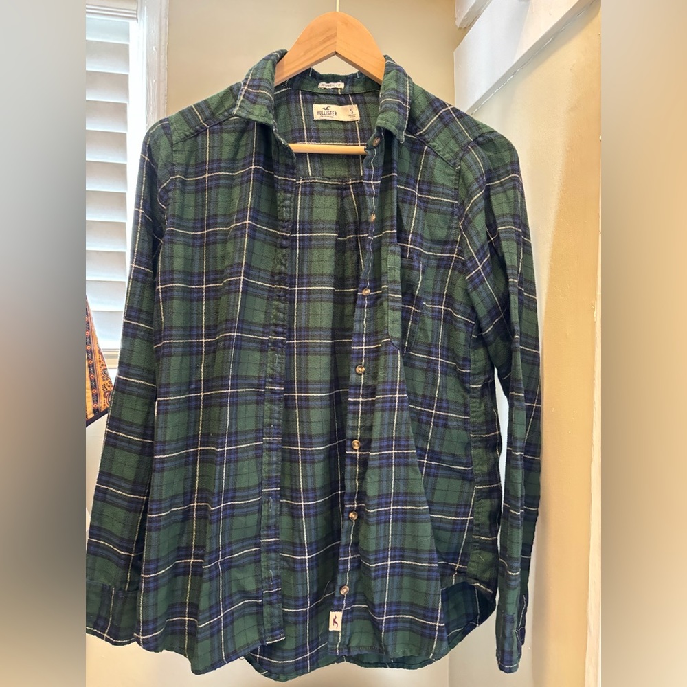 Small Hollister boyfriend fit green plaid button down flannel